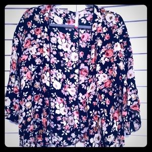💕NWOT Floral Kimono